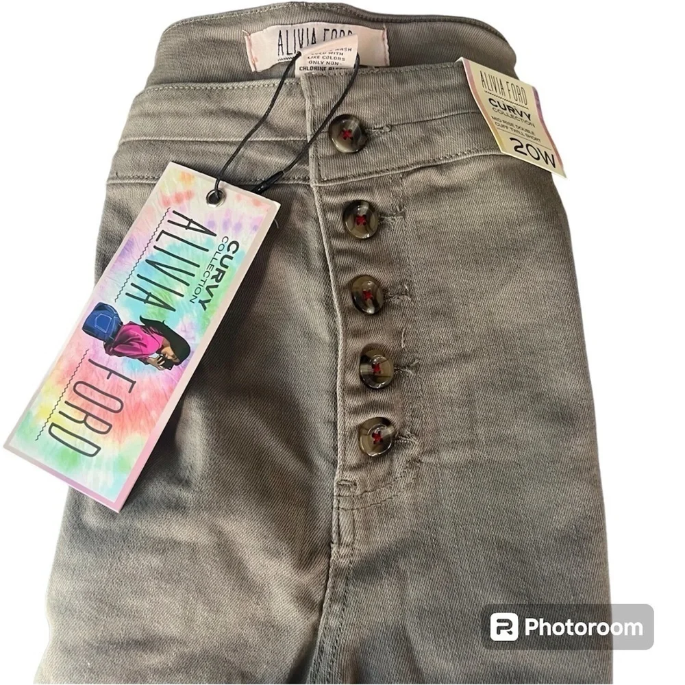 Women’s Curvy Mid Rise Double Cuff Summer Shorts Size 20W NWT - Picture 6 of 9